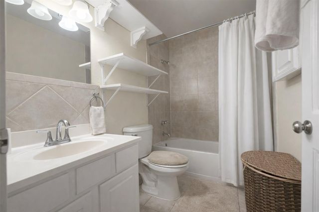 1350 Twin Falls Road, Houston, TX 77088