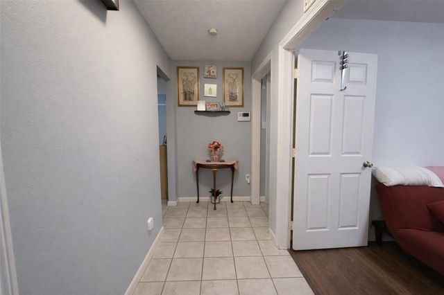 1350 Twin Falls Road, Houston, TX 77088