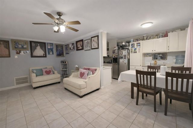 1350 Twin Falls Road, Houston, TX 77088