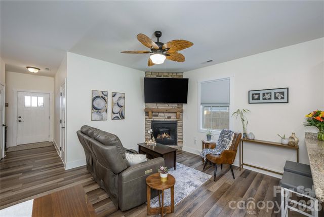 289 Cardwell Lane, Fletcher, NC 28732
