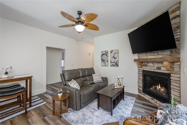 289 Cardwell Lane, Fletcher, NC 28732