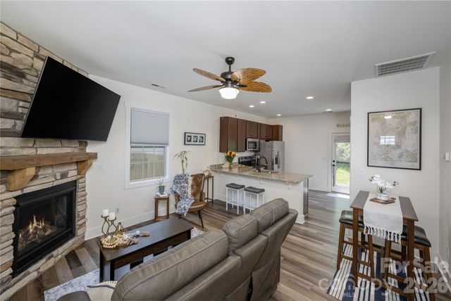 289 Cardwell Lane, Fletcher, NC 28732