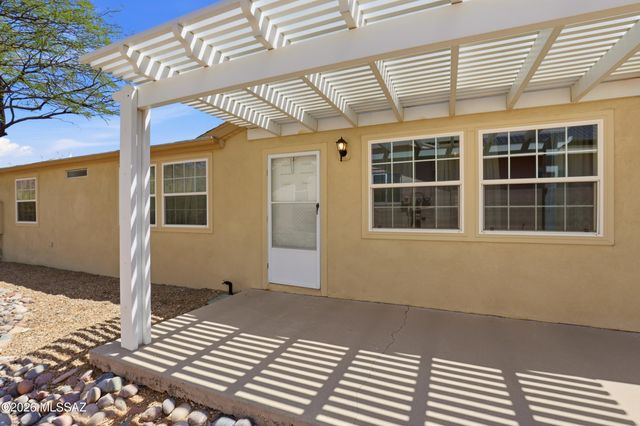 2161 S Flying Q Lane, Tucson, AZ 85713