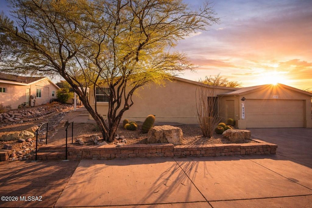 2161 S Flying Q Lane, Tucson, AZ 85713