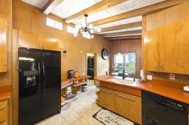 507 W Montclaire AVENUE, Glendale, WI 53217