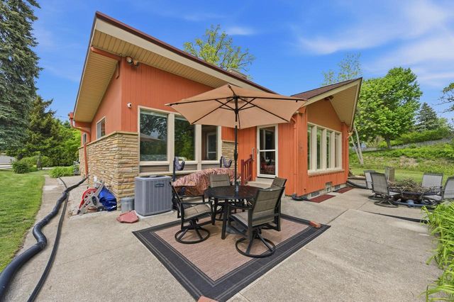 507 W Montclaire AVENUE, Glendale, WI 53217