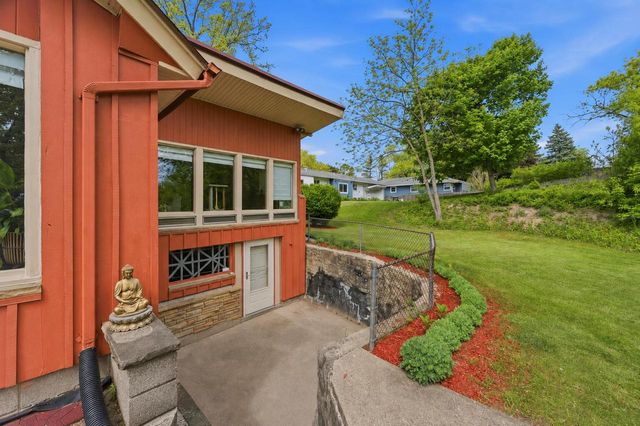 507 W Montclaire AVENUE, Glendale, WI 53217