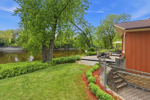 507 W Montclaire AVENUE, Glendale, WI 53217