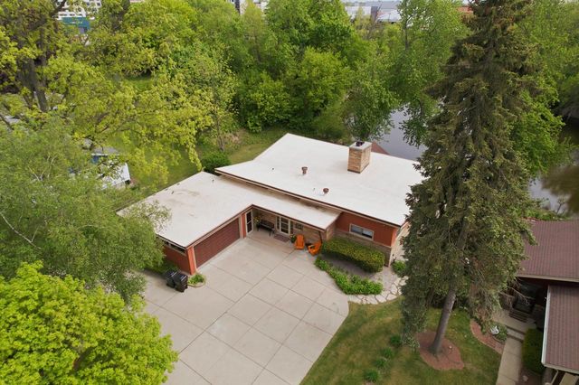 507 W Montclaire AVENUE, Glendale, WI 53217