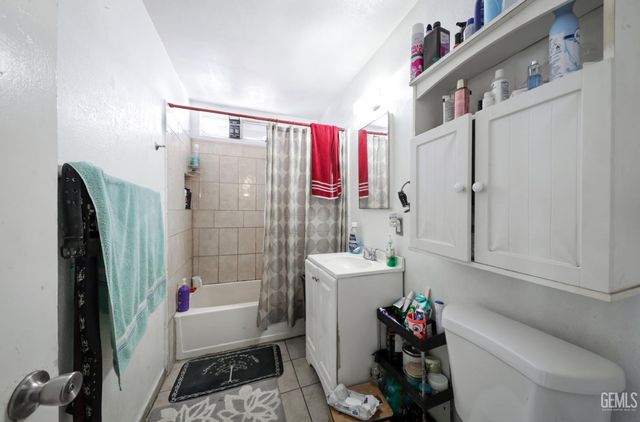 1318 Vale, Bakersfield, CA 93306