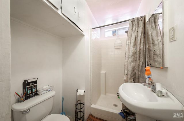 1318 Vale, Bakersfield, CA 93306