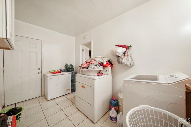 1318 Vale, Bakersfield, CA 93306