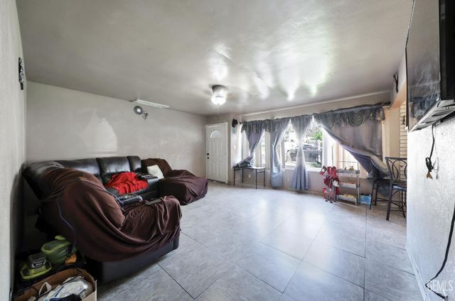 1318 Vale, Bakersfield, CA 93306