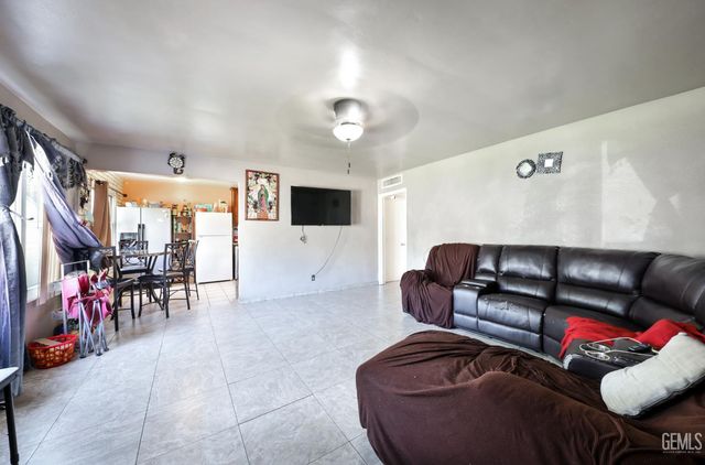 1318 Vale, Bakersfield, CA 93306