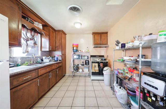 1318 Vale, Bakersfield, CA 93306