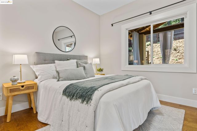 6220 Valley View Rd, Oakland, CA 94611