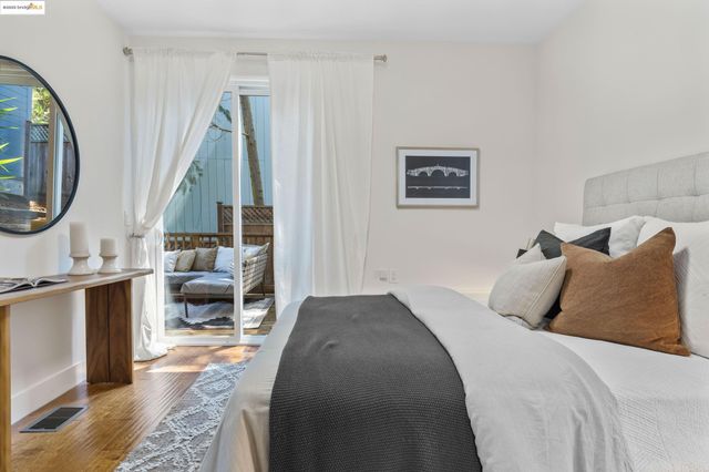 6220 Valley View Rd, Oakland, CA 94611