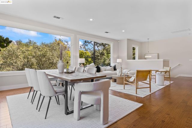 6220 Valley View Rd, Oakland, CA 94611