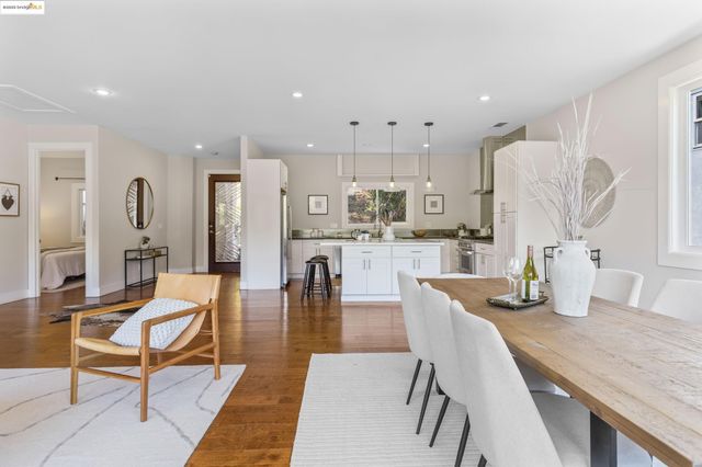 6220 Valley View Rd, Oakland, CA 94611
