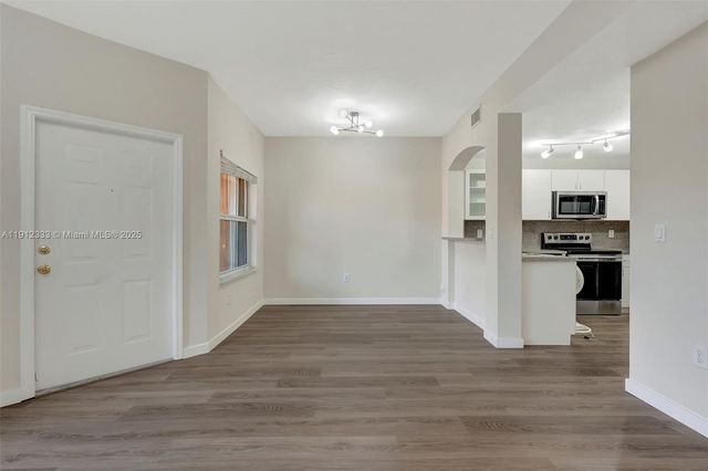 6141 NW 115th Pl 352, Doral, FL 33178