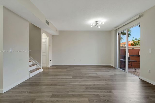 6141 NW 115th Pl 352, Doral, FL 33178