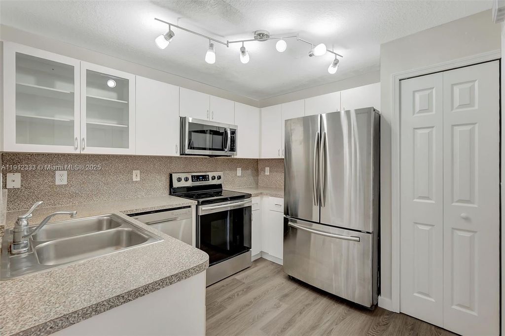 6141 NW 115th Pl 352, Doral, FL 33178