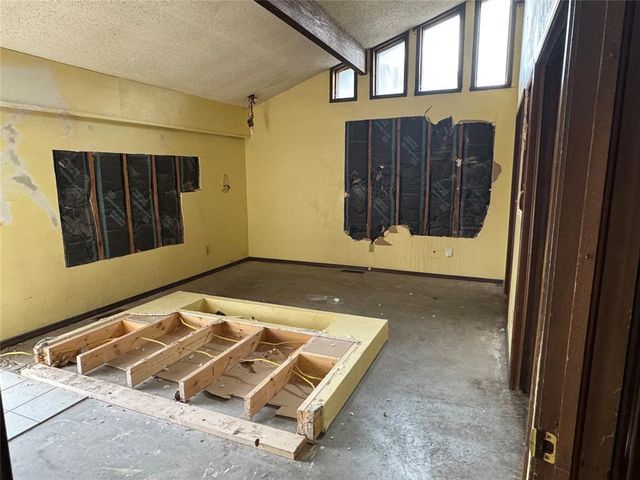 8905 N Davis Avenue, Oklahoma City, OK 73132