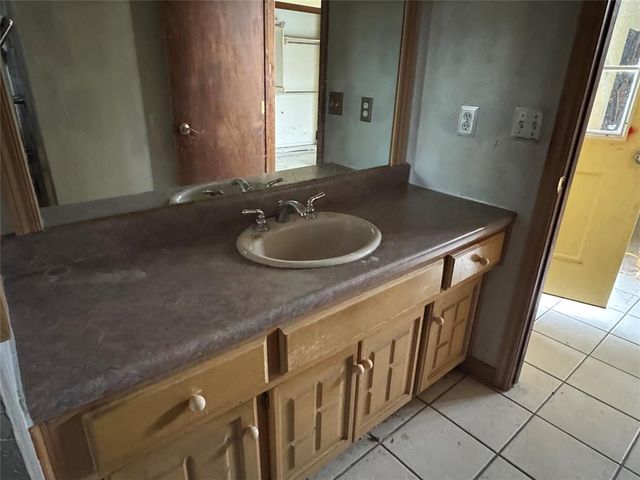 8905 N Davis Avenue, Oklahoma City, OK 73132