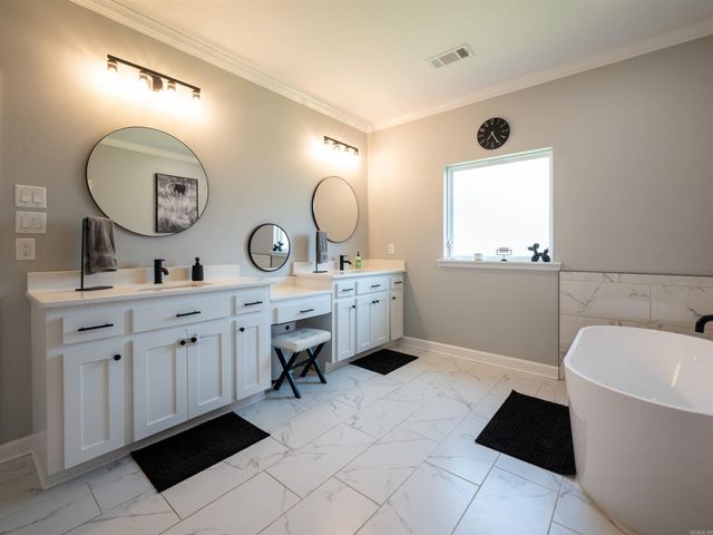 2112 Sable Oaks Circle, Bryant, AR 72022