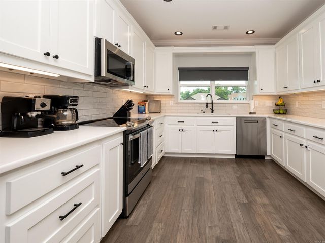 2112 Sable Oaks Circle, Bryant, AR 72022