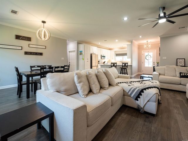 2112 Sable Oaks Circle, Bryant, AR 72022