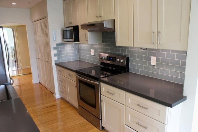 1110 Bayswater Avenue 105, Burlingame, CA 94010