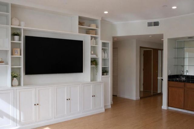 1110 Bayswater Avenue 105, Burlingame, CA 94010