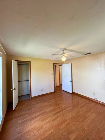 916 Poindexter Avenue, Cleburne, TX 76033