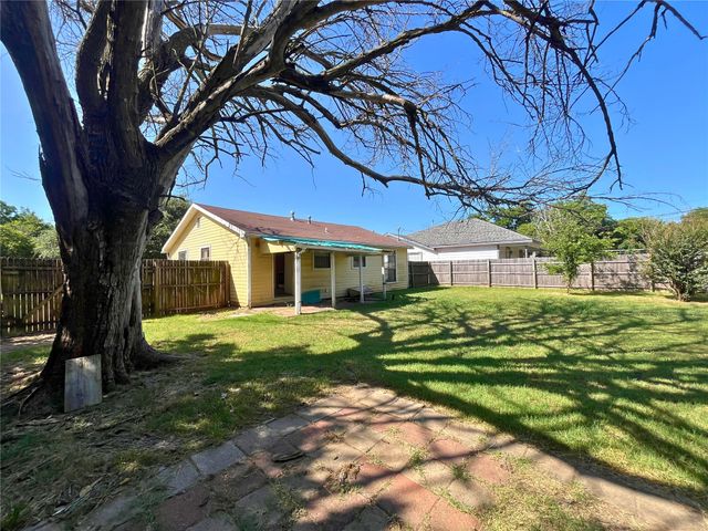 916 Poindexter Avenue, Cleburne, TX 76033