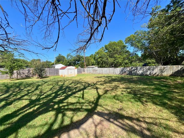 916 Poindexter Avenue, Cleburne, TX 76033