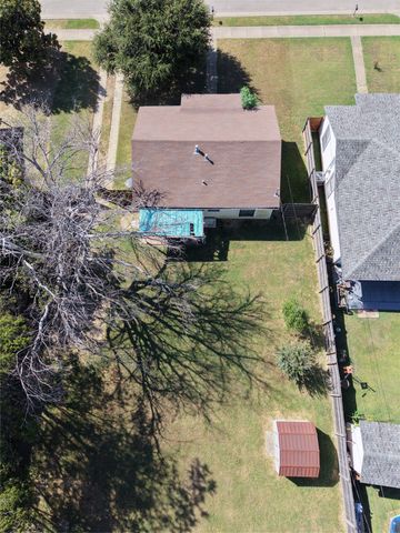916 Poindexter Avenue, Cleburne, TX 76033