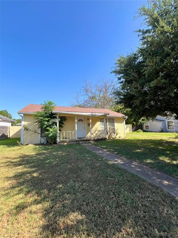 916 Poindexter Avenue, Cleburne, TX 76033