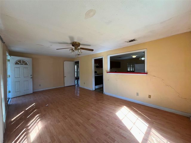 916 Poindexter Avenue, Cleburne, TX 76033