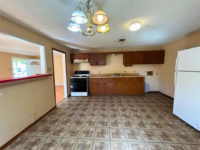 916 Poindexter Avenue, Cleburne, TX 76033