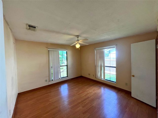 916 Poindexter Avenue, Cleburne, TX 76033