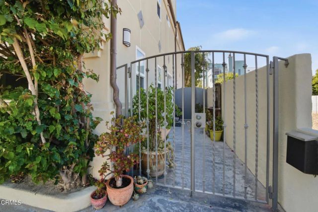 1185 Winthrop Lane, Ventura, CA 93001