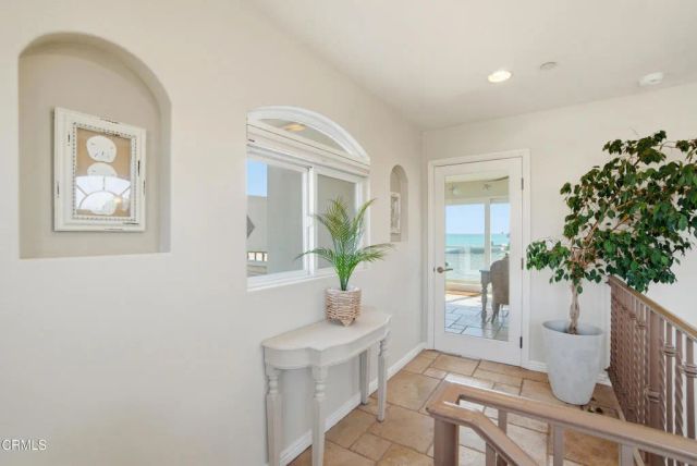1185 Winthrop Lane, Ventura, CA 93001
