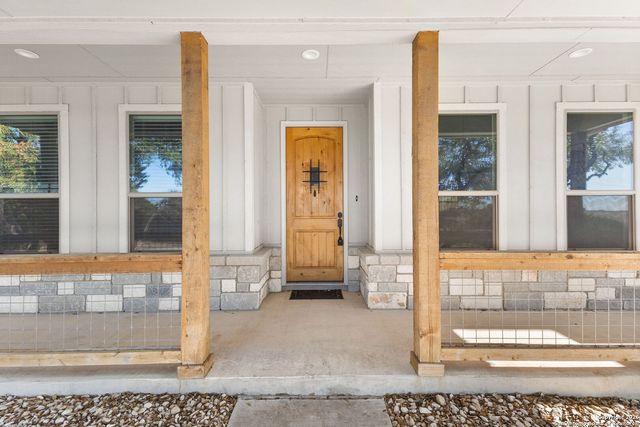 1177 Lasso Loop, Canyon Lake, TX 78133