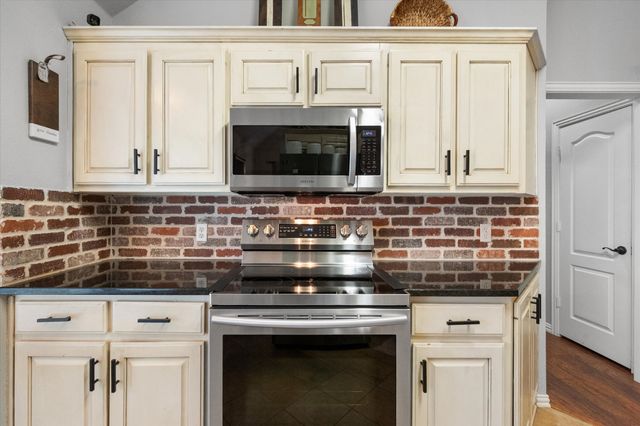 1014 Baltic Avenue, Midlothian, TX 76065