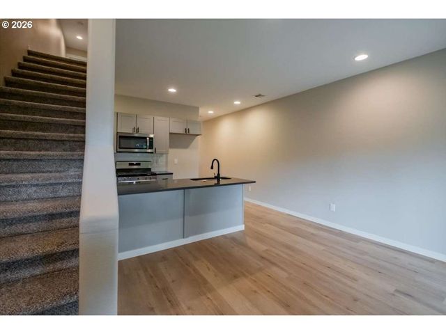 480 S PINE St, Canby, OR 97013