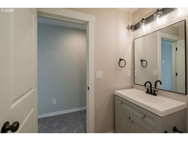 480 S PINE St, Canby, OR 97013