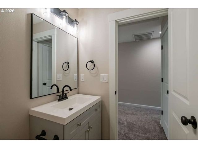 480 S PINE St, Canby, OR 97013