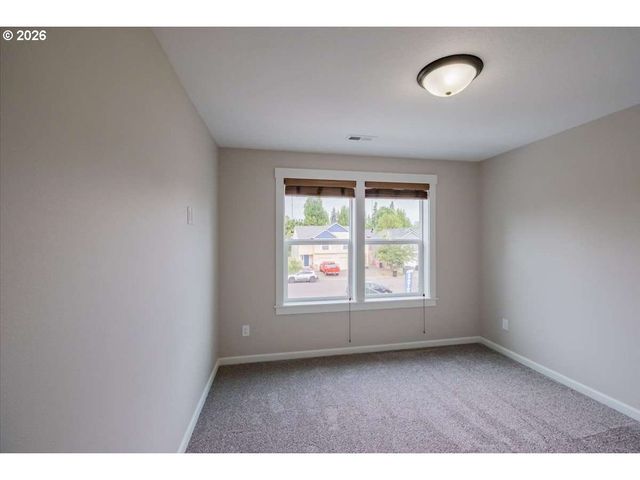 480 S PINE St, Canby, OR 97013