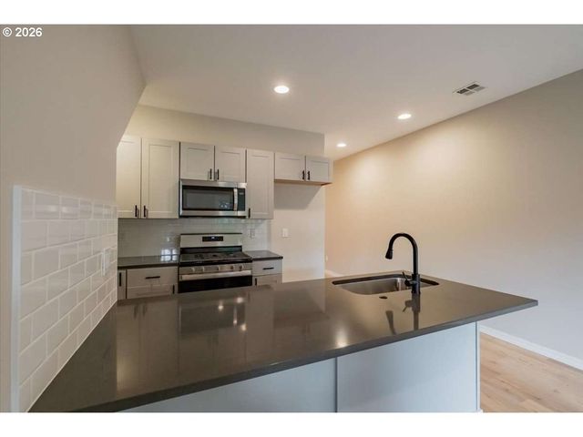 480 S PINE St, Canby, OR 97013